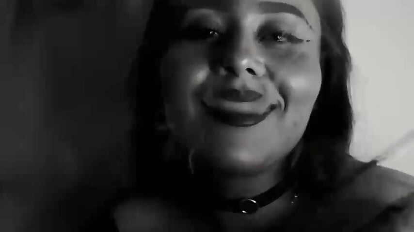 SEXY SMOKE HOT - video di Khalia_ modella di cam