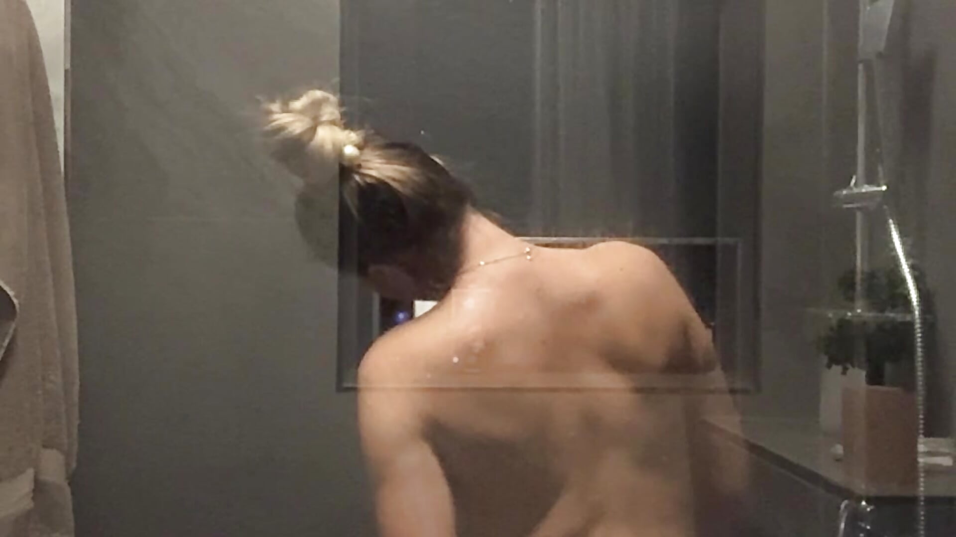 Shower 🚿 show - video by BabesGoWild cam model