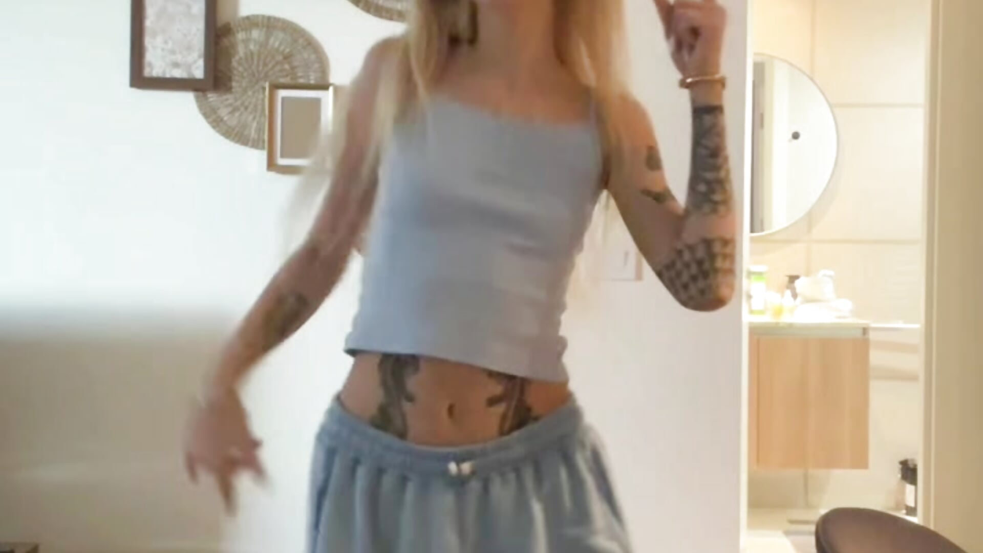 MiuMiu - vídeo de la modelo de cam Eva_MiuMiu