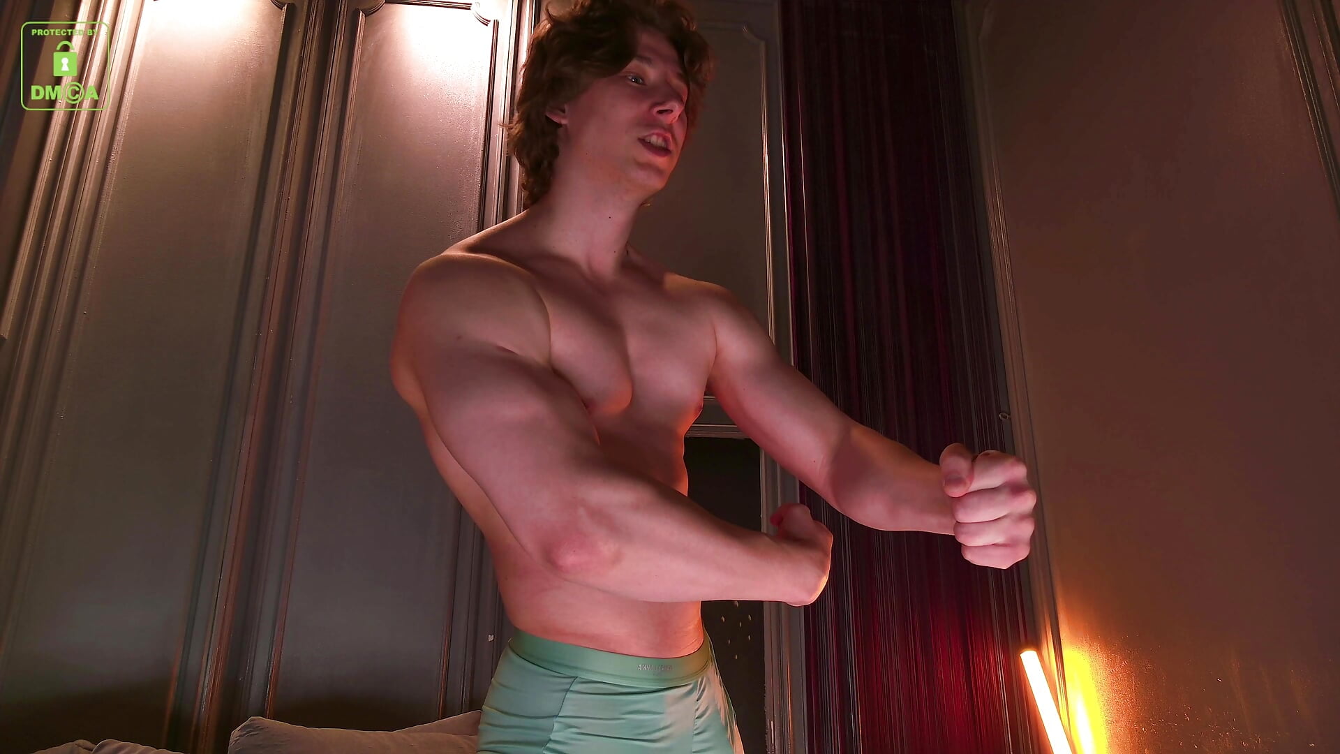 muscle flex - video di Massimo_Voss