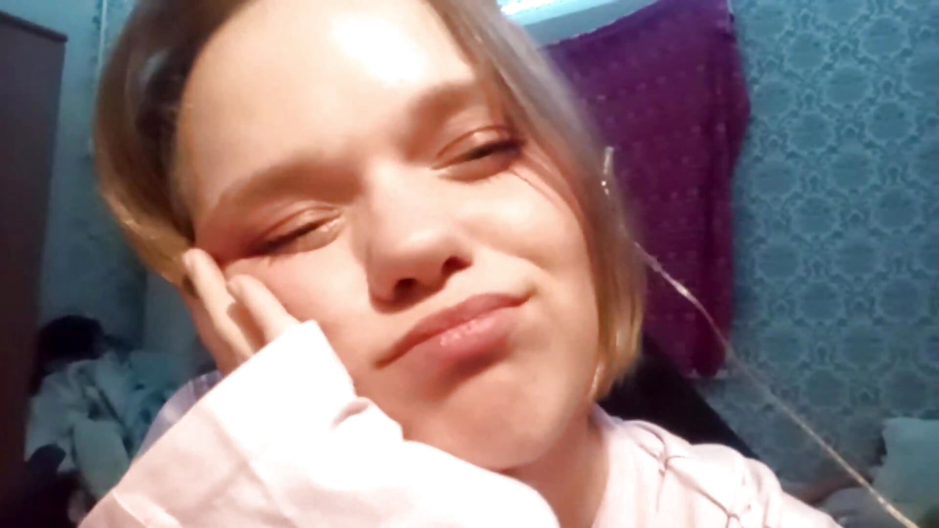 Sweet view and kiss - video by FlirtingAdele_1 cam model