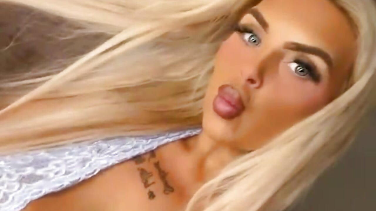 hey u - video by MiaMae_x cam model