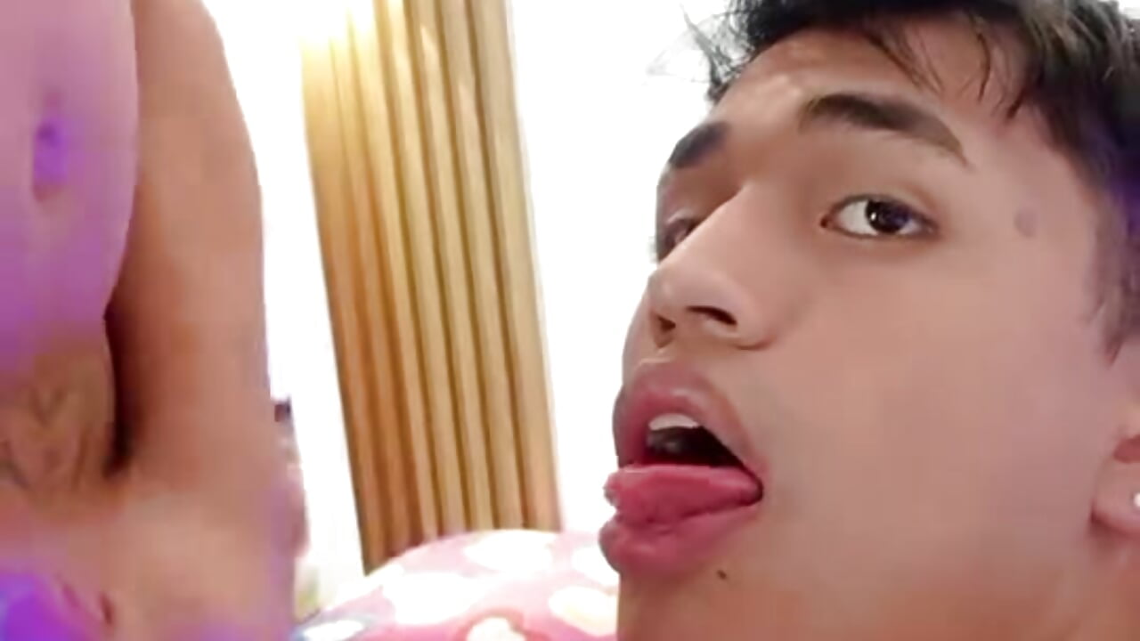 How delicious it was to fill my friend's mouth with milk  🔥🙈