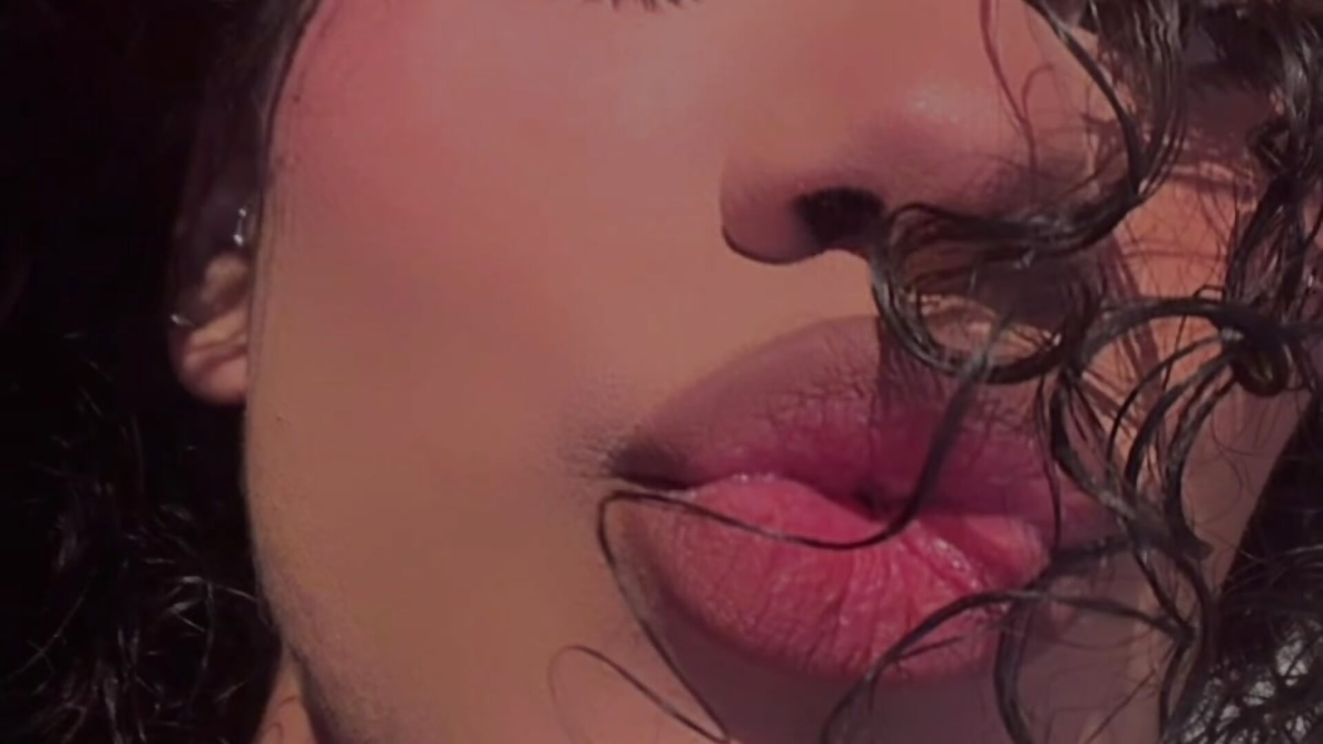 𝐿𝑒𝑡 𝑚𝑒 𝑘𝑖𝑠𝑠 𝑦𝑜𝑢𝑟 𝑙𝑖𝑝𝑠 - βίντεο μοντέλου LiaDuquette
