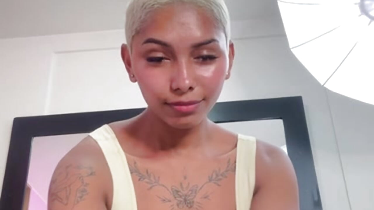 "A little tease to make your imagination fly... just for you." 😉 - video by LeidyNova cam model
