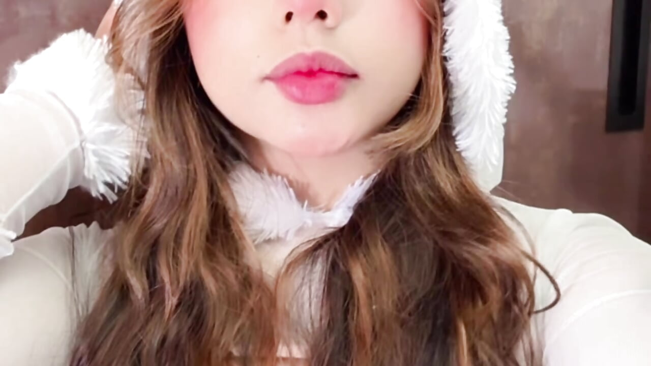profile-intro-video-1781244361 - video by Issie_01 cam model