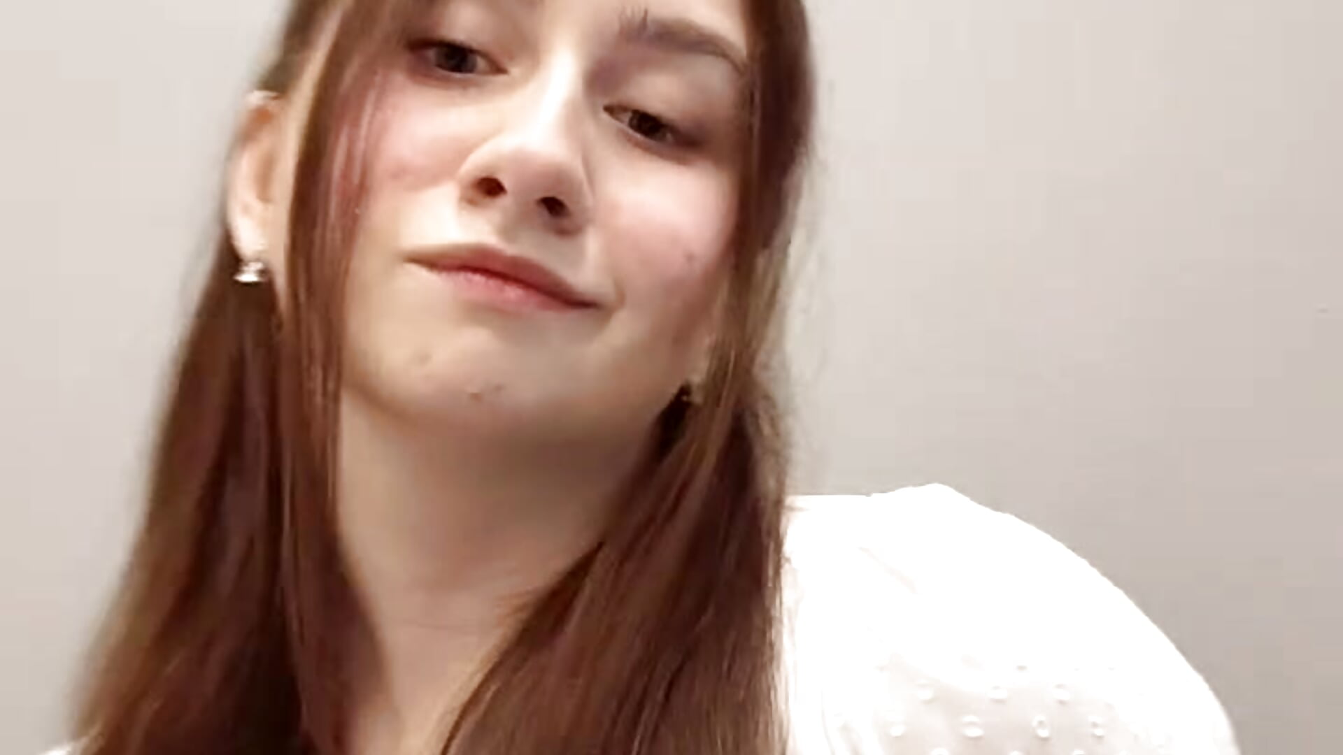 Do you want to welcome me? - video di polly_bloomm modella di cam