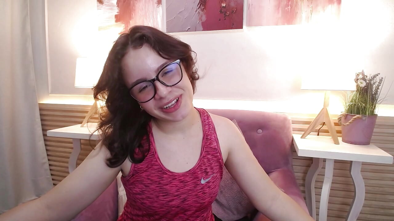 I will always be happy to be here with you and I will have a smile for you! happy sunday 😘💋 - video oleh model kamera gagingmolly