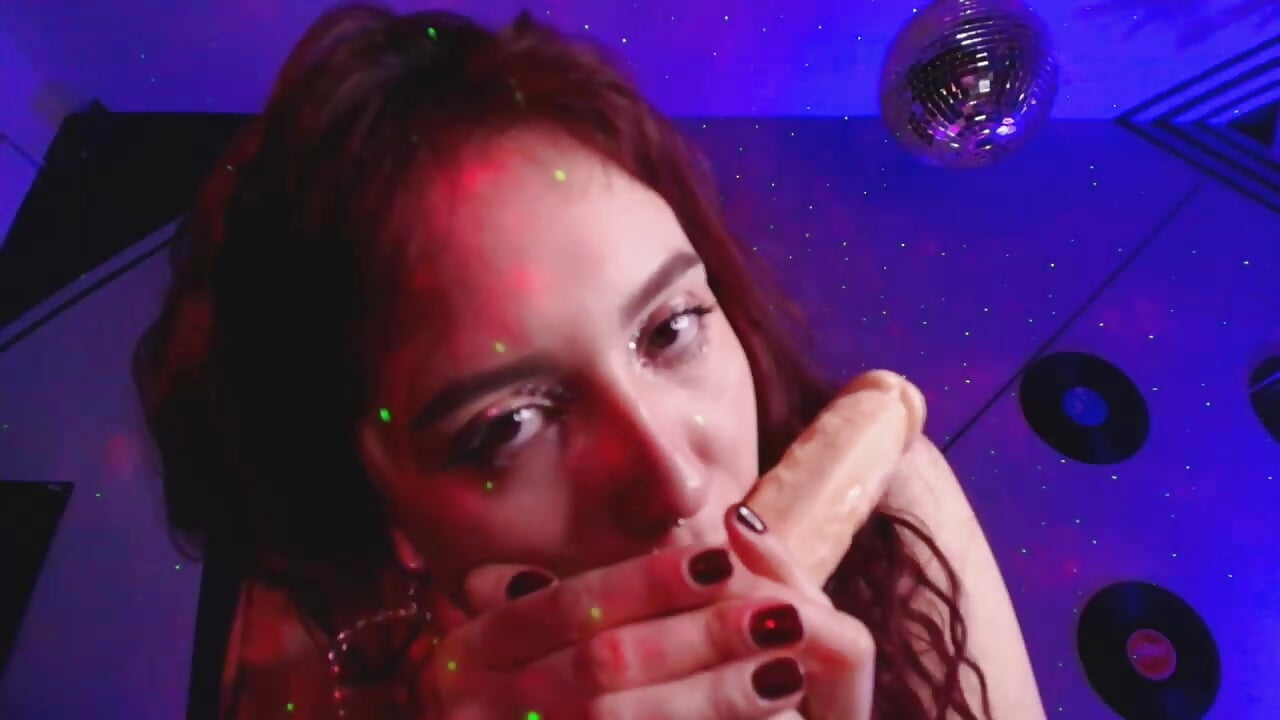 Sweet But Dangerous 🍆😈 - فيديو من Allissa_Noir موديل الكام
