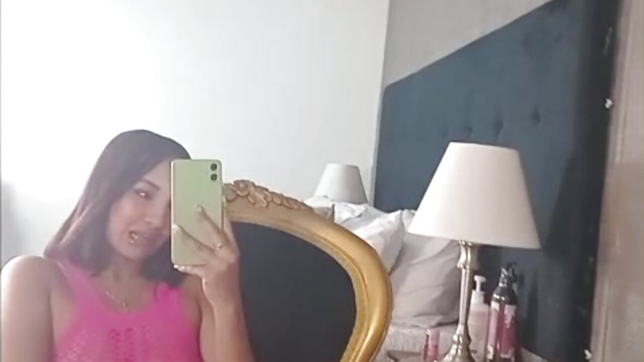 Every glance invites you to explore what’s hidden beneath the lace – video af KatheBeket cam-model