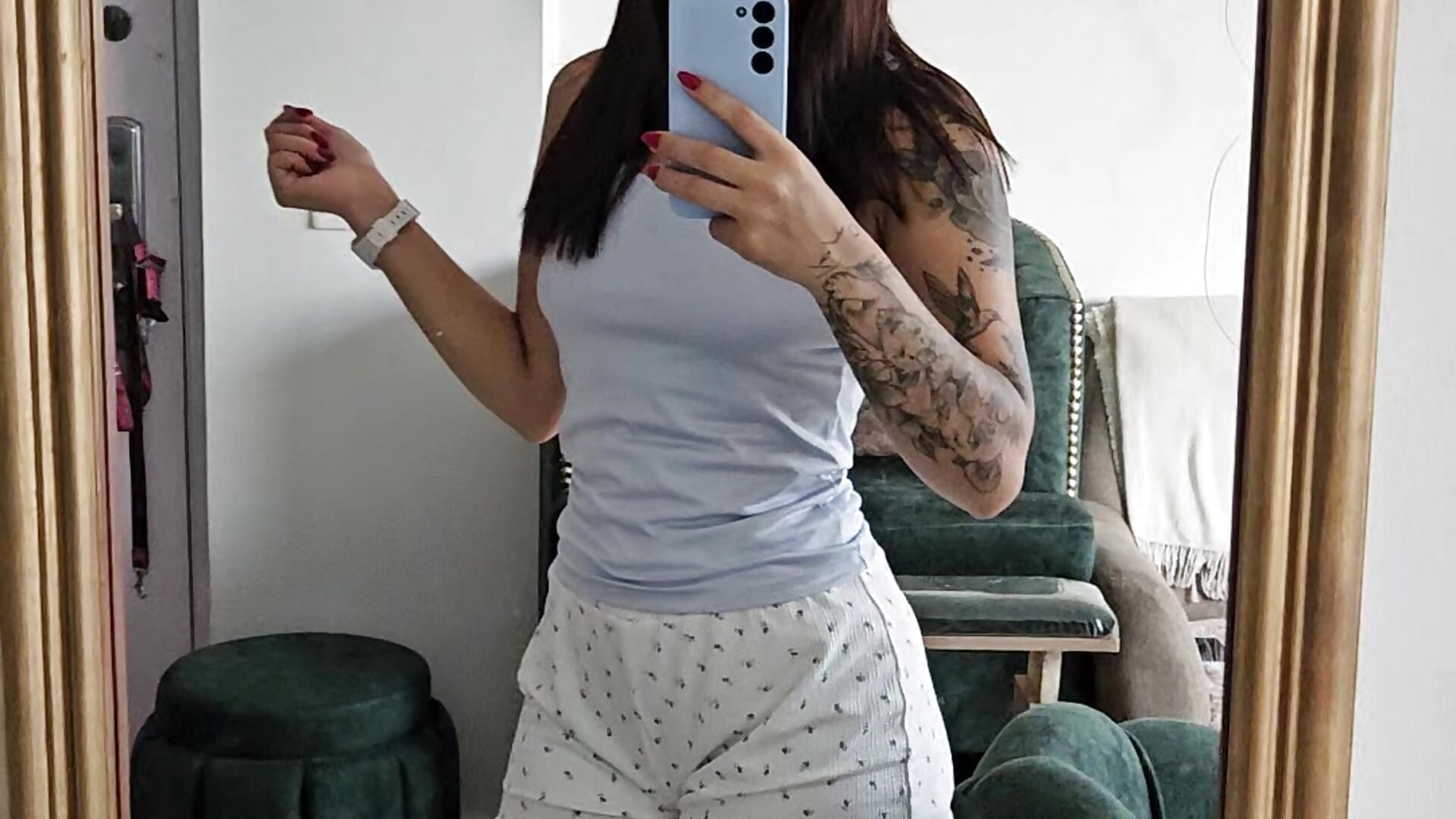Dancing - 視頻由 mile_latina 主播提供