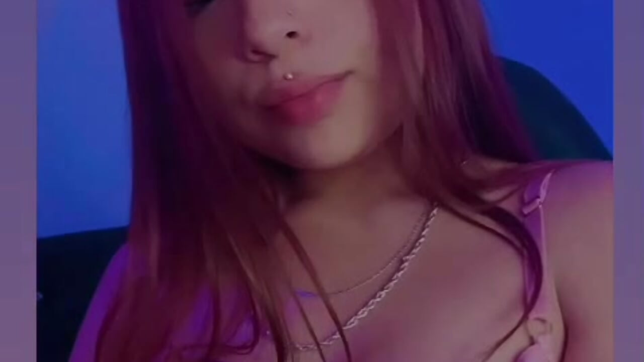 “Cute, sweet and happy to meet you 💖😊” - vídeo de la modelo de cam Emma_Evanns_