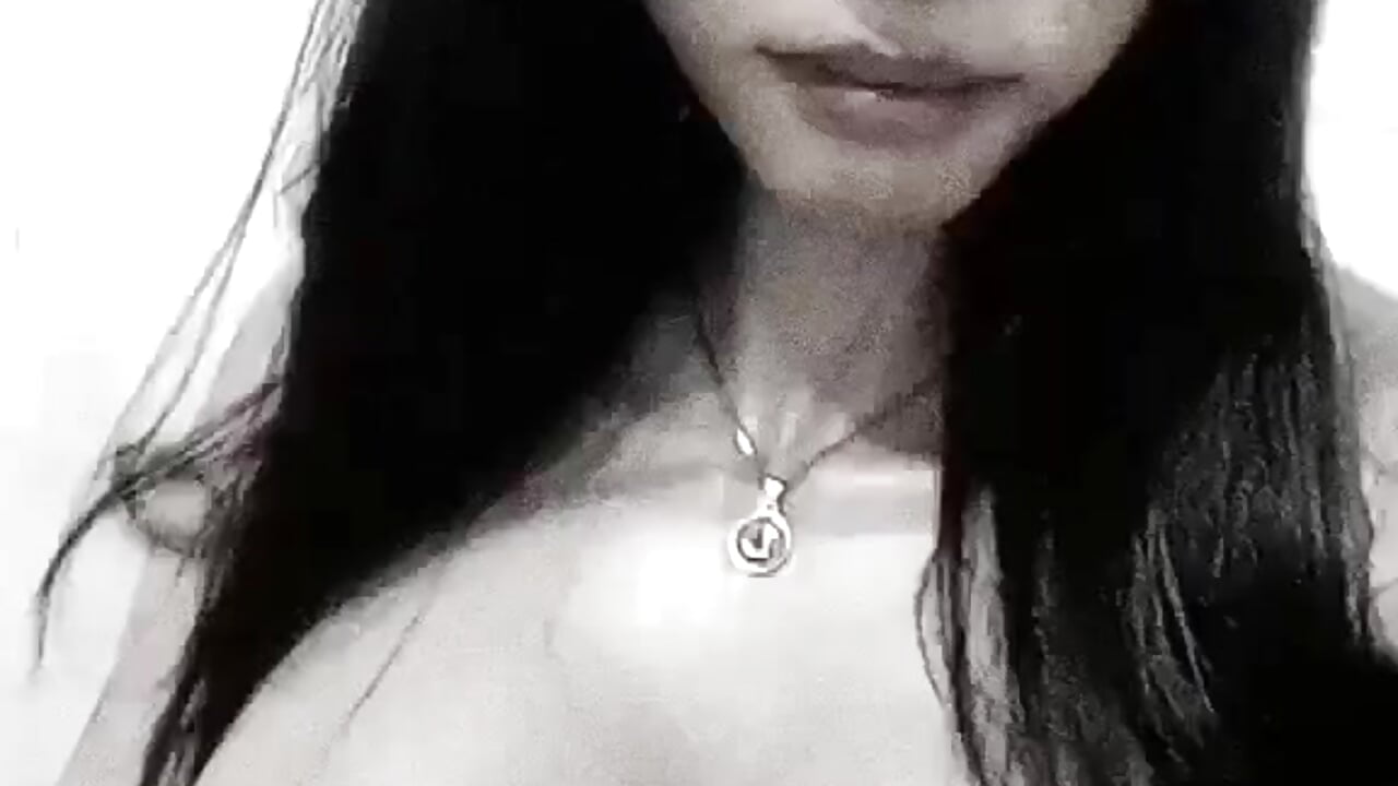 Naked - video di Lavianfoxx modella di cam