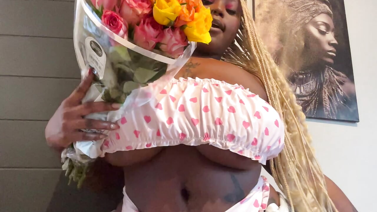 I love flowers 💐 - video by tattooThickladyX cam model
