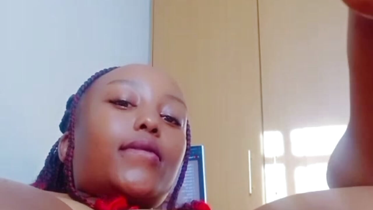 Upclose clean-shaven pussy 💦😛💦 fuck me hard bby - 視頻由 slutty-mistress 主播提供