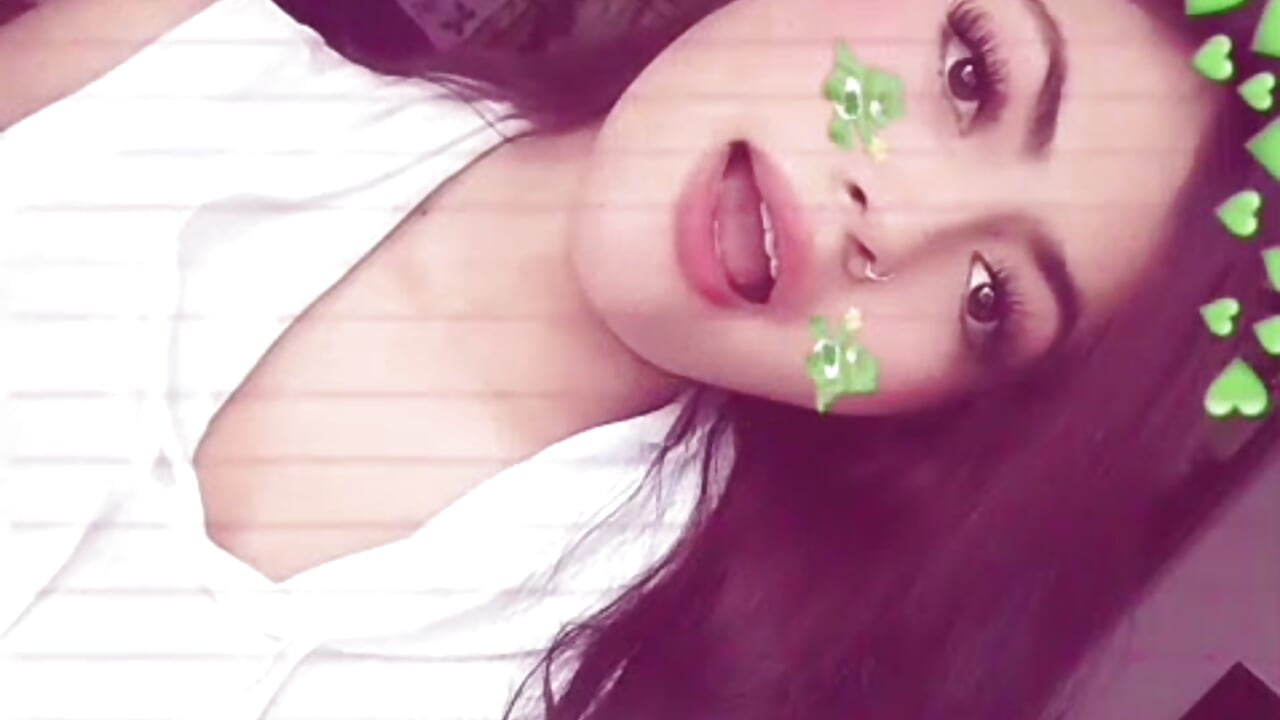 Kiss me, touch me, make me yours, let's be one! 😈 – video modela na kameri ariel_1_