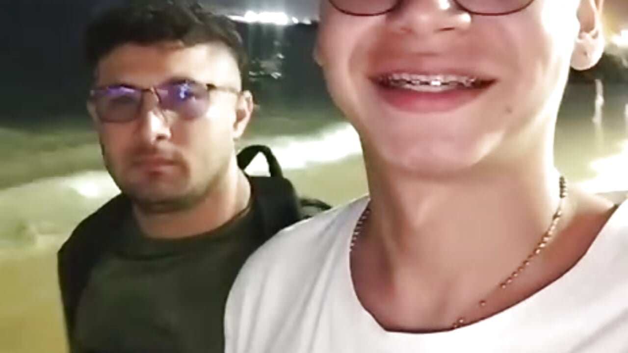 Un paseo por la noche en la playa - clip cu Marcus_and_max model videochat
