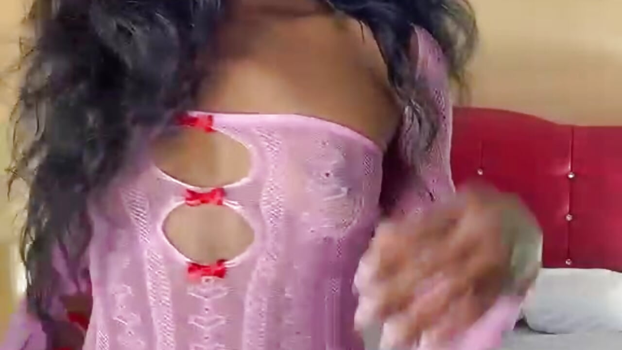 Quédate conmigo y déjate llevar. Tengo justo lo que necesitas para hacer de este momento algo inolvi - vídeo de la modelo de cam Aissha_