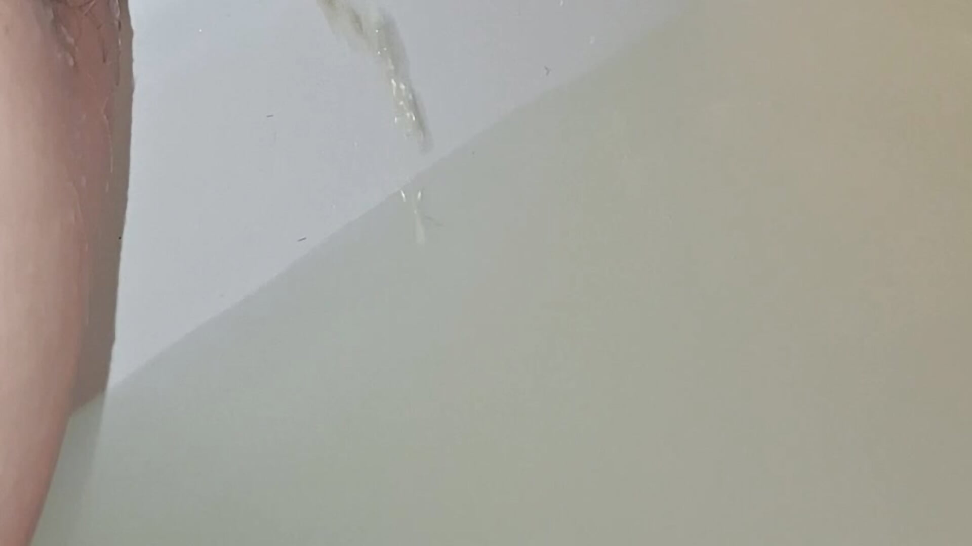 Just me in the bath - video di lucyladybug modella di cam