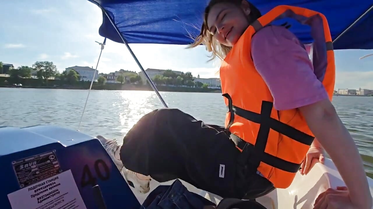 Trip on a catamaran :3 - BattyRepri主播的视频