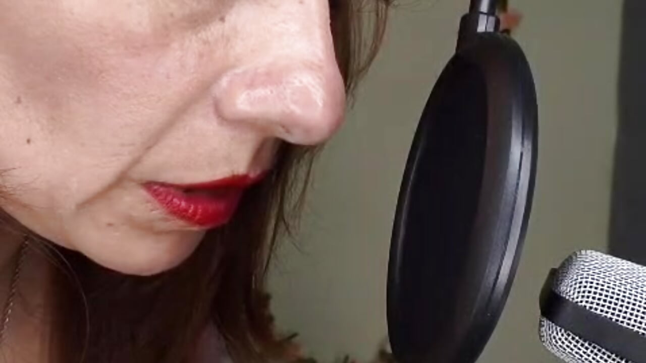 I'm talking very sensual - video by ivi_queen cam model