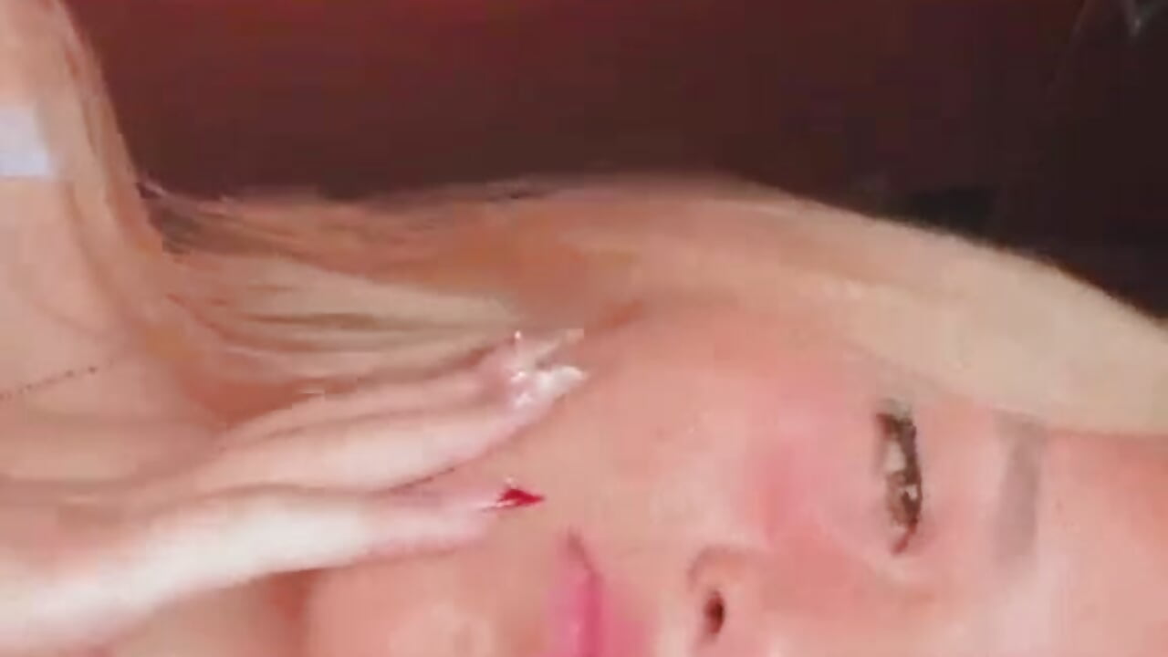 It's so hot in Bogotá 🔥 and inside me too, danm lol 😈💦 - video by Mia_Vega31 cam model