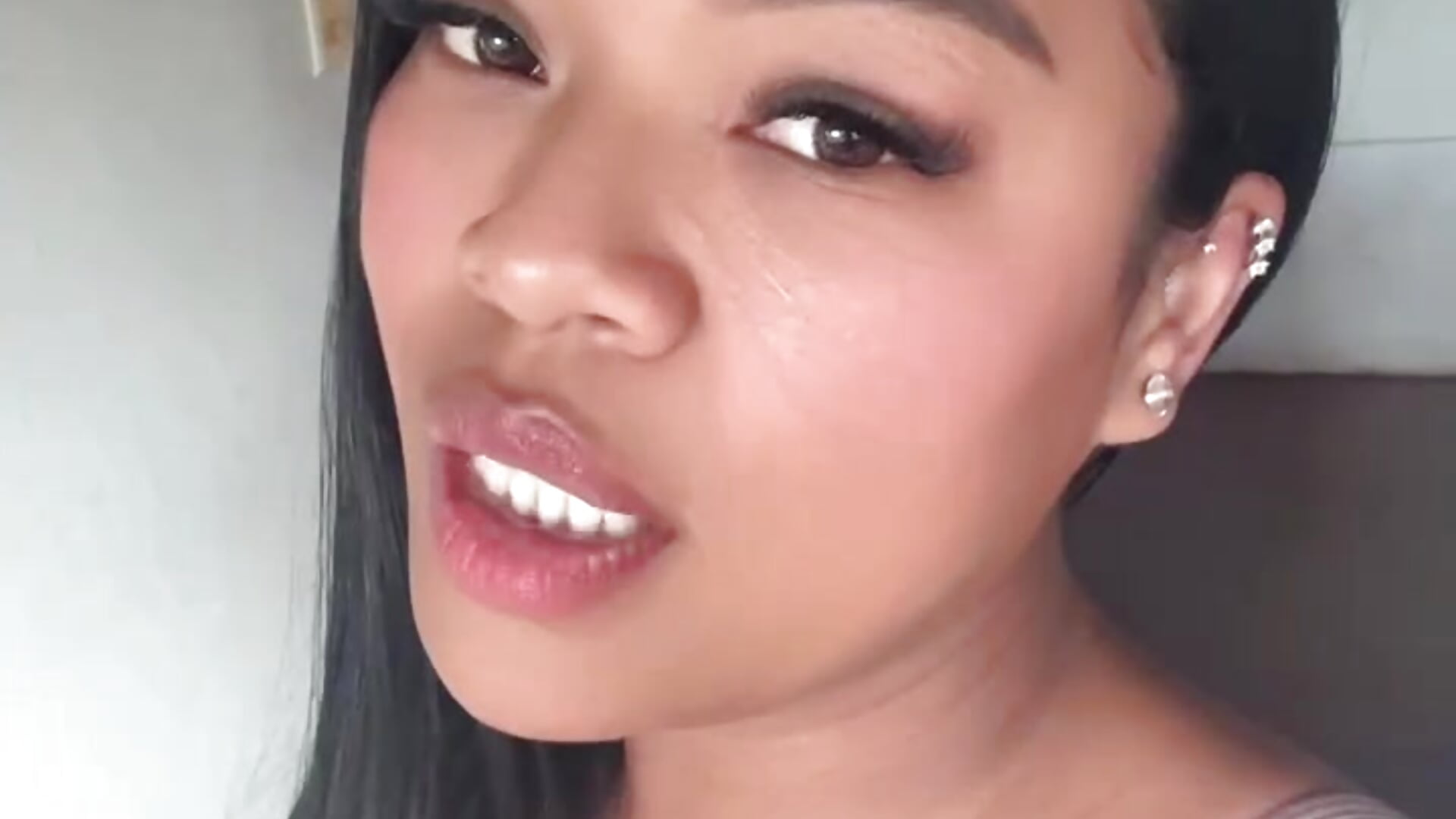 I love to sing ❤️ - video by MorenaTemptressX cam model