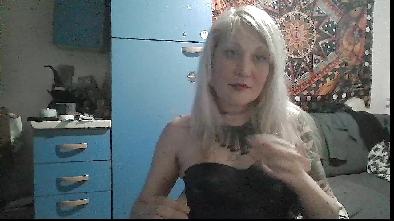 Leather Punk Goth  | Meet La Finlandese