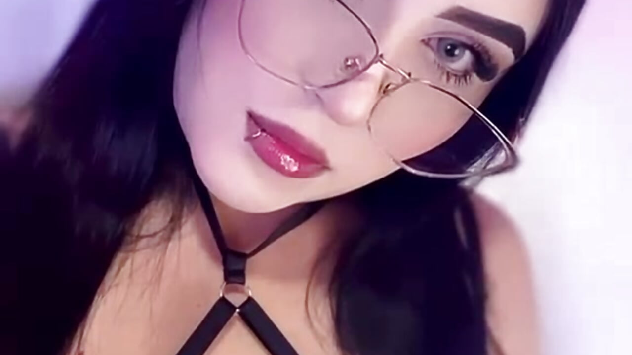 WhatsApp Video 2026-06-11 at 9,49,37 AM– Luna__Velvett_ kameramodell videója
