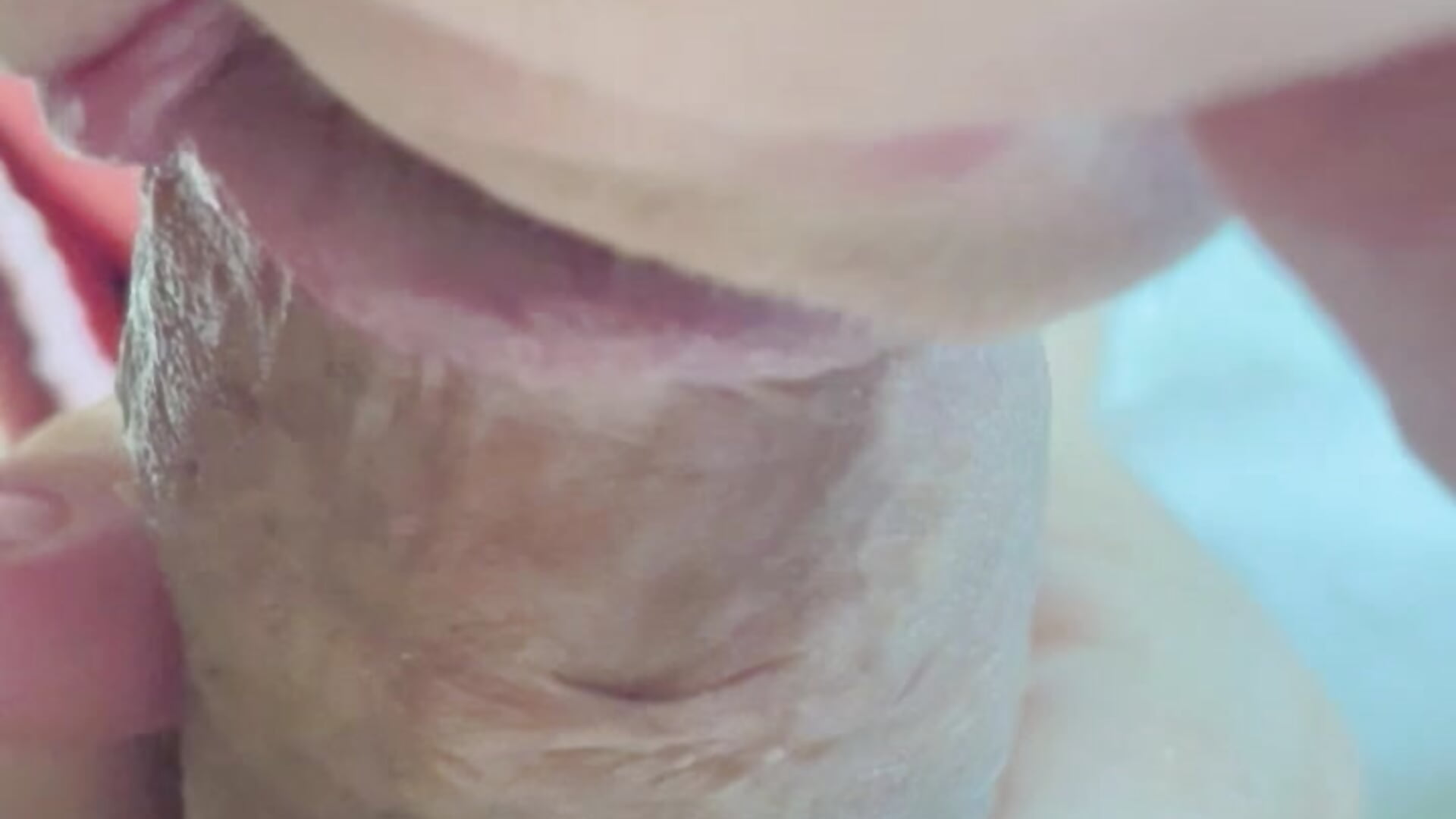Sucking – video od webkamerové modelky GeldenKuy