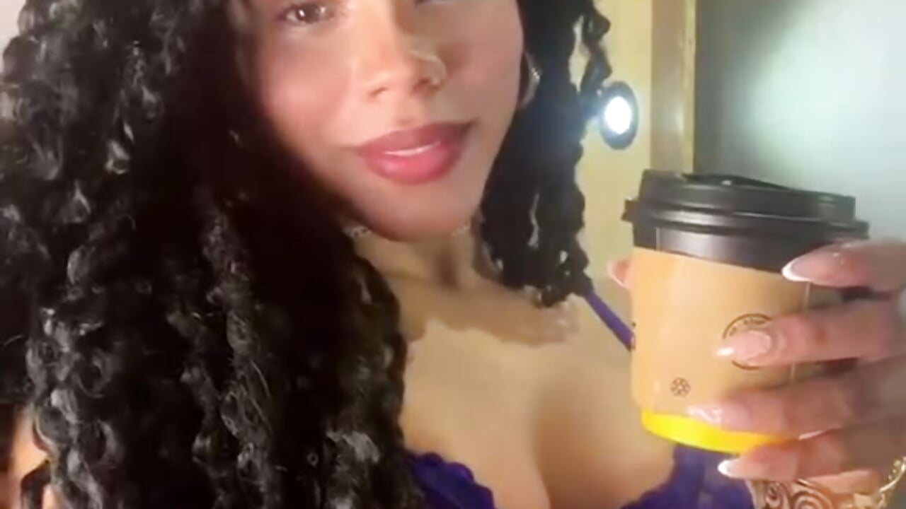 Come have some coffee with me 😏💋 – video af Anabella_London cam-model