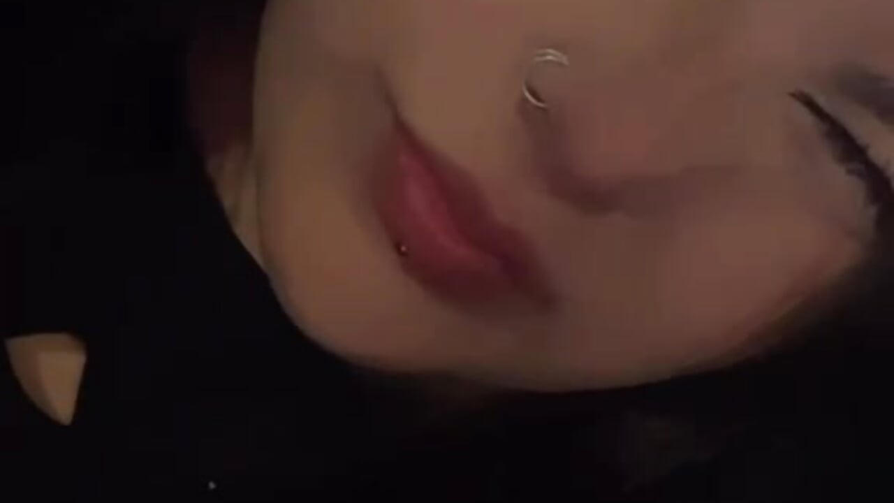 Me - วิดีโอโดย Aly_96 โมเดลแคม