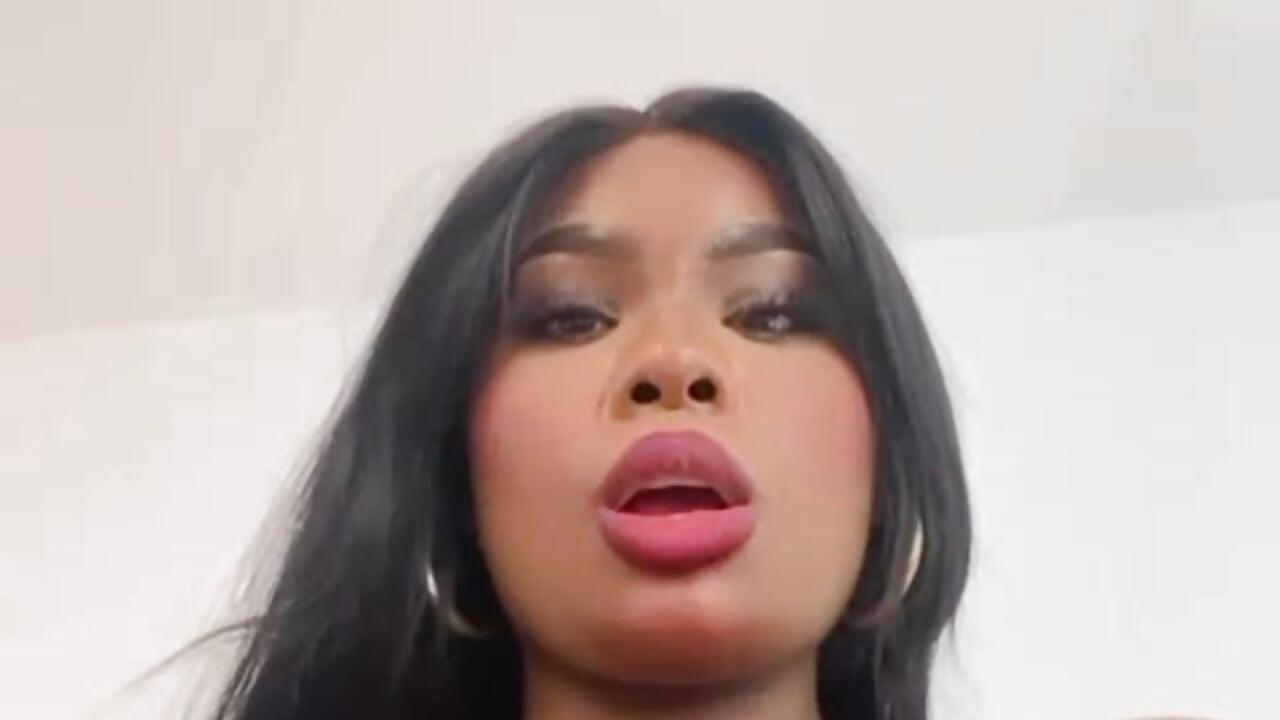 Let's play with my sexy tits – video modela na kameri huge_boobs_ebony_