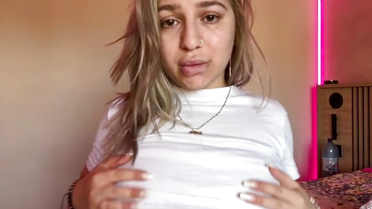 [1 Aug 18:51] Public Show - clip cu xLexi model videochat