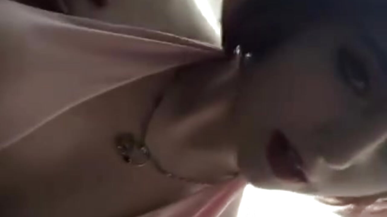 Kiss me - video van XessaX cam-model