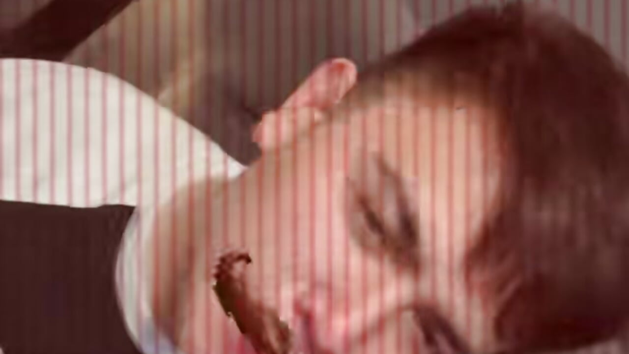 v1c044g50000d5dub97og65uk0v1shmg - video van MaxxHoward cam-model