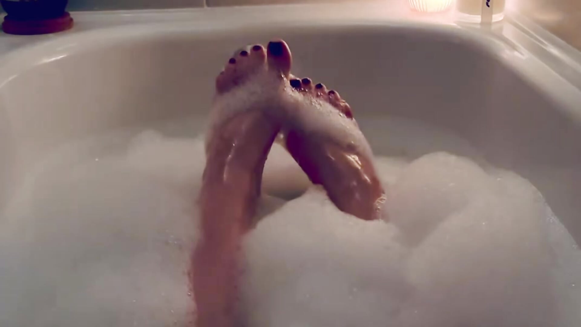 Feet in bath 🛀🏻 – видео вебкам-модели AyeHoney