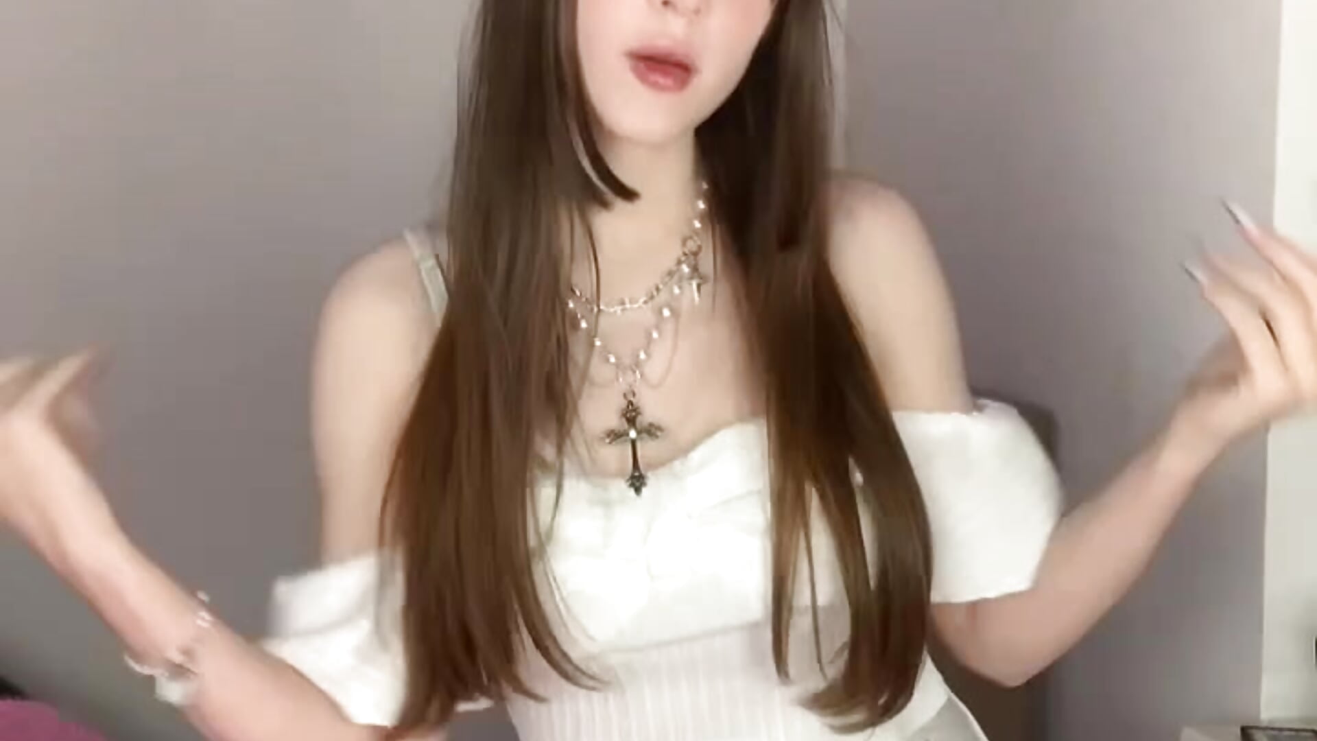 👀 - video by lady_bb_anna cam model