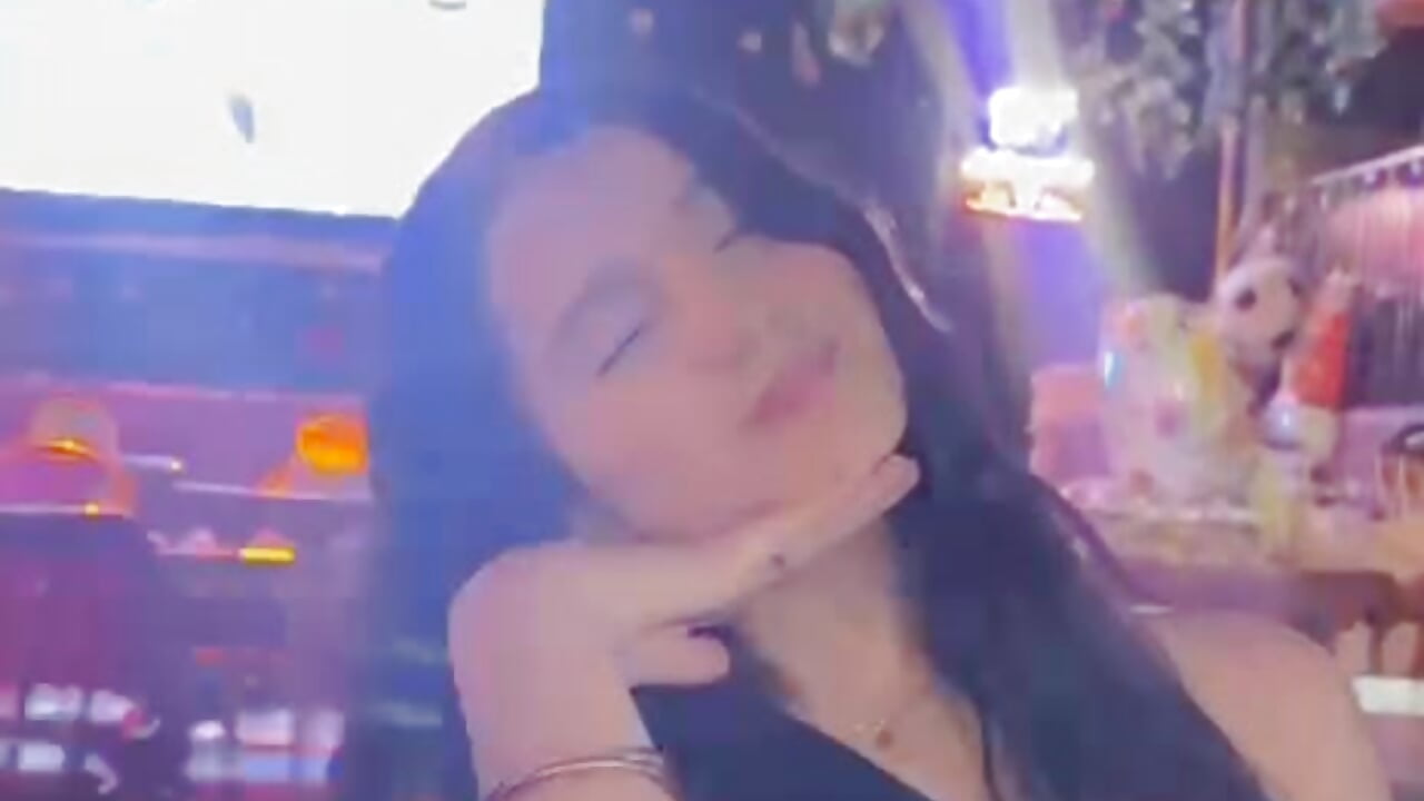 WhatsApp Video 2026-06-26 at 10,48,24 AM (1) - видео от уебкам модела Rosevelvet_dh
