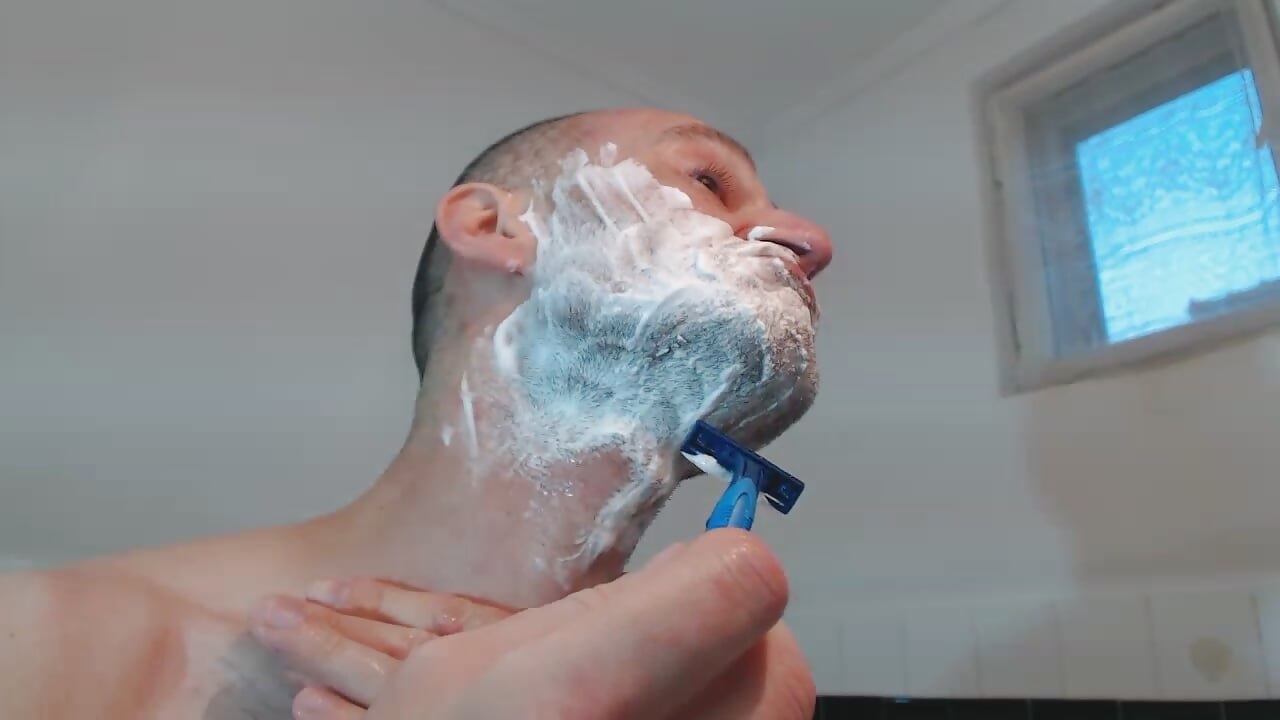 Borotválkozás 1 - video by TIVADAR73 cam model