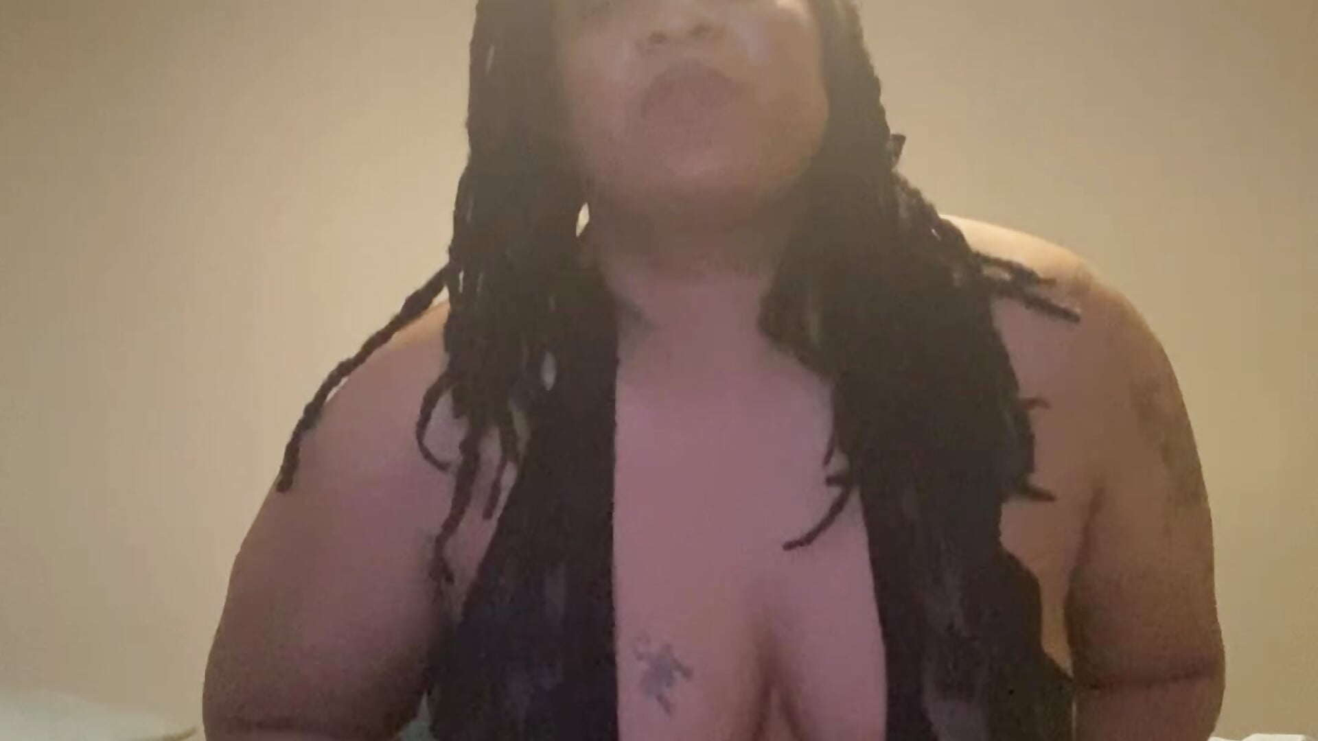 A little tease – video modela na kameri Black_Pearl70