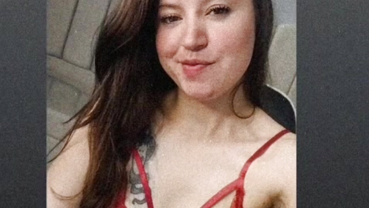 "Kiss me again, savagely..." 🎀 - video by Alana_fox_tx cam model