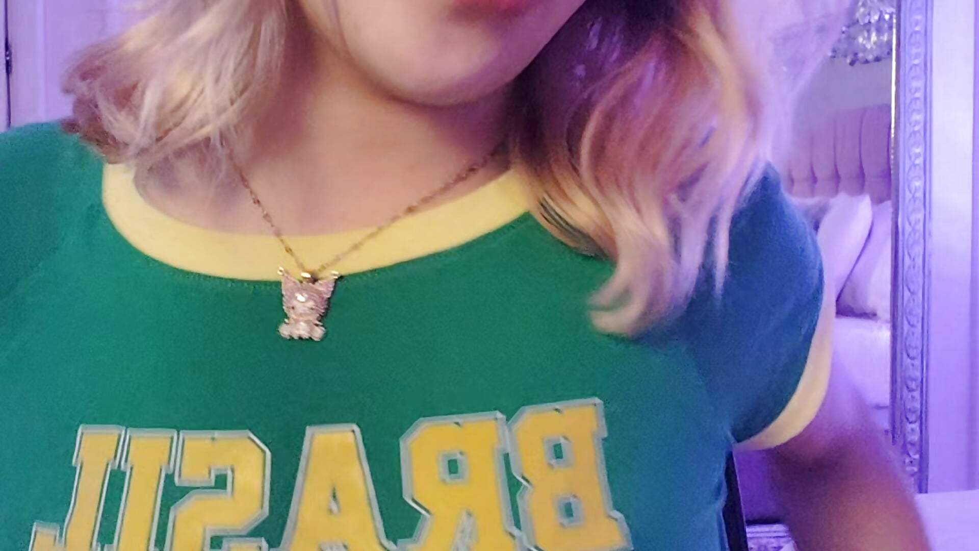 “Come closer… but only if you know how to play.” - video di AlannaMilan modella di cam