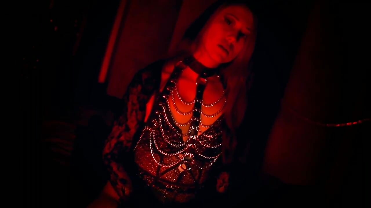 The Beauty of Authority Where Elegance Reigns - Miss_Kaz adlı kamera modelinin videosu