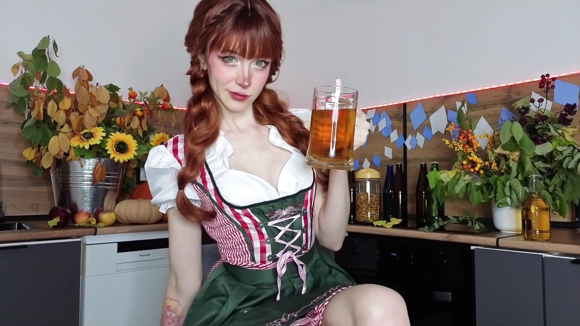 Octoberfest party :3 - סרטון של KayleneWesterberg, דוגמן/ית מצלמה