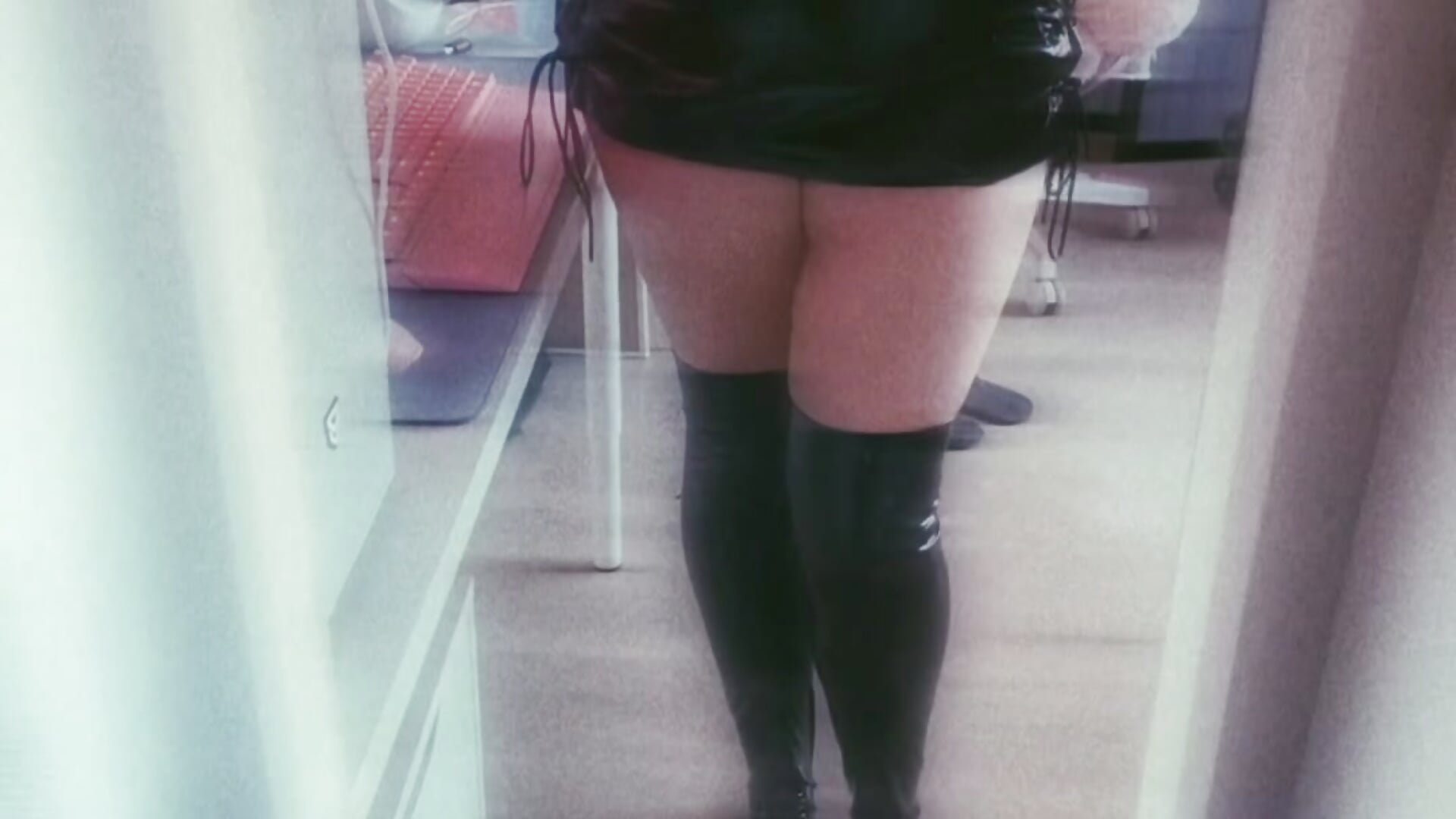 Traje de latex - Hornypeach23 캠 모델의 동영상