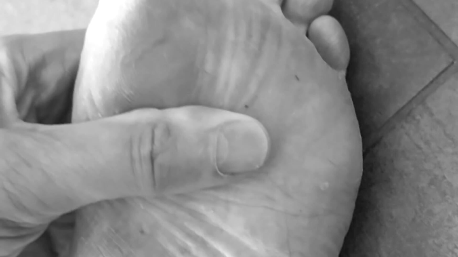 july 24th ~ morning footlove in black n white for Ray II 💋💋💋💋💋 - video by feetlove5608 cam model
