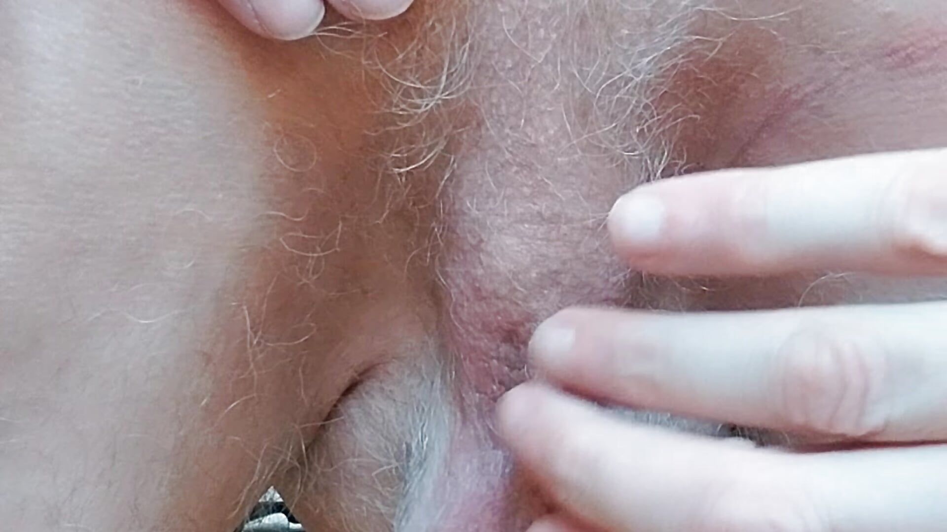 july 29th ~ take a look at my clean 💦💦💦 butthole 💛💙❤️ - video by feetlove5608 cam model