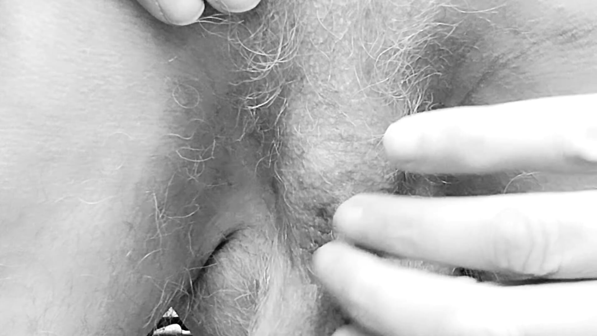 july 29th ~ take a look at my clean 💦💦💦 butthole 💛💙❤️ - video by feetlove5608 cam model
