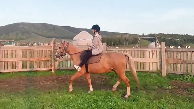 I love horse riding! - video by EarlieMominee cam model